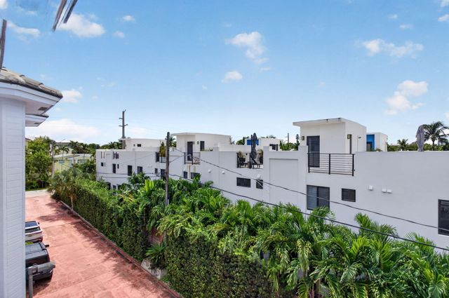 2725 NE 8TH Avenue 112, Wilton Manors, FL 33334