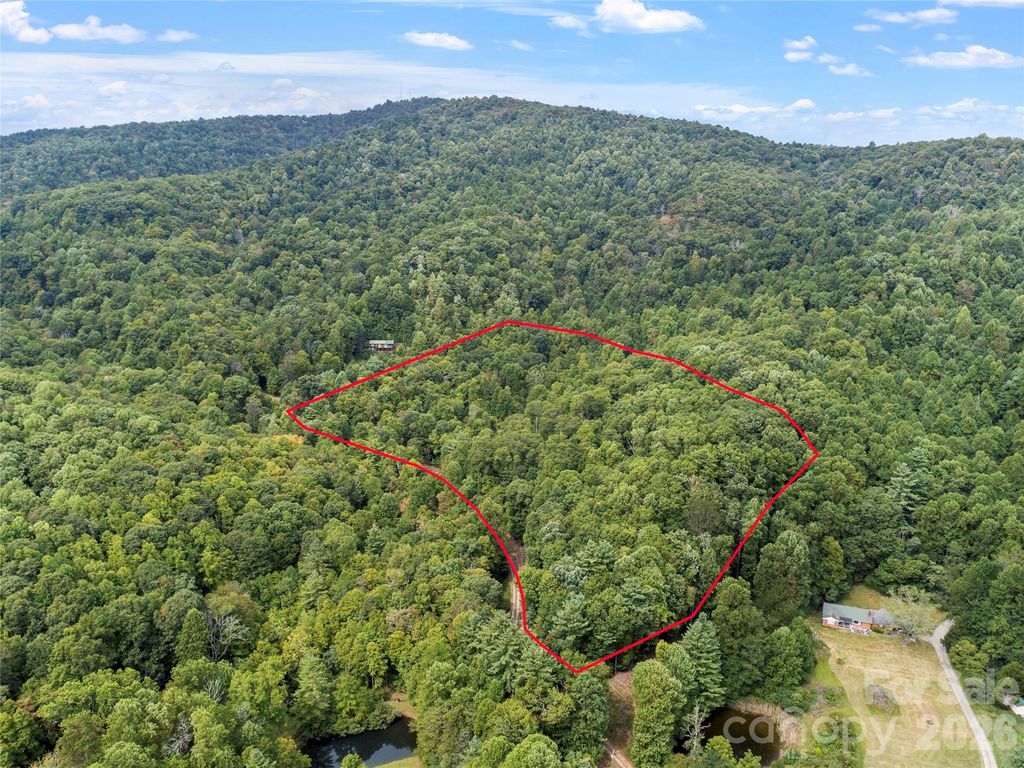 001 Pond Road, Spruce Pine, NC 28777