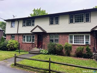 8 Canterbury Lane 2, Clinton, CT 06413