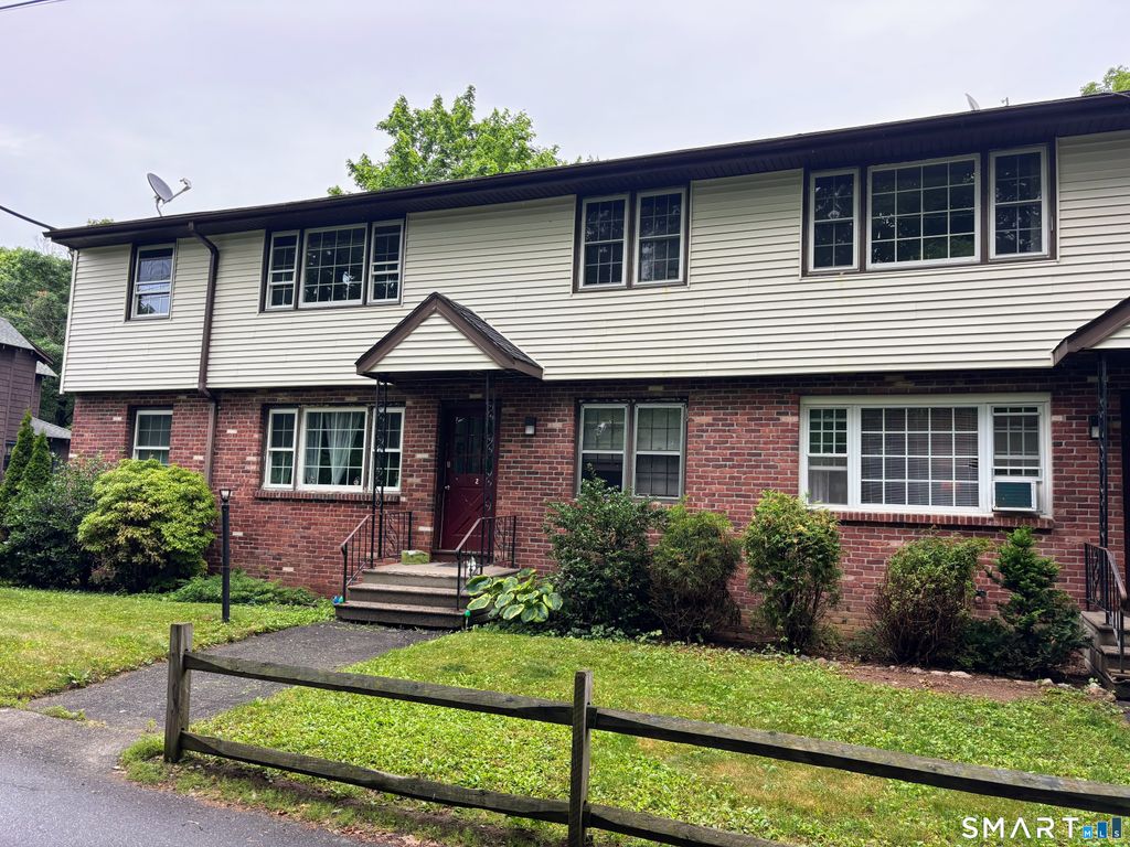 8 Canterbury Lane 2, Clinton, CT 06413