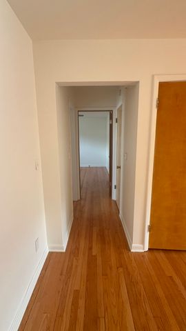 266 W Washington Boulevard 2N, Oak Park, IL 60302