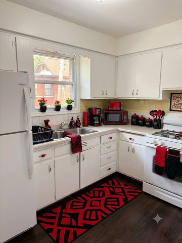 266 W Washington Boulevard 2N, Oak Park, IL 60302