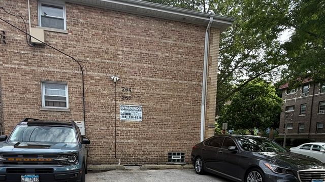 266 W Washington Boulevard 2N, Oak Park, IL 60302
