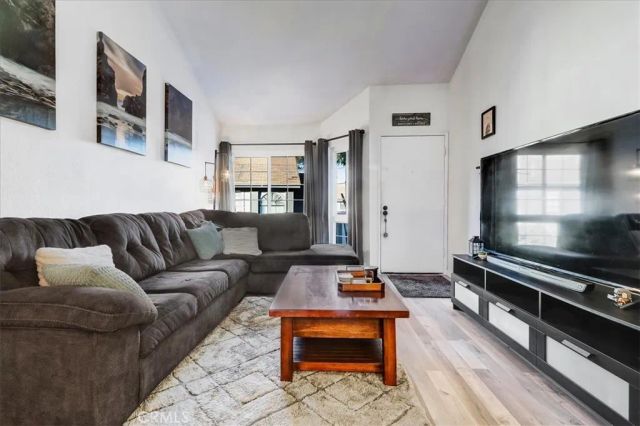 883 W 34th N, Long Beach, CA 90806