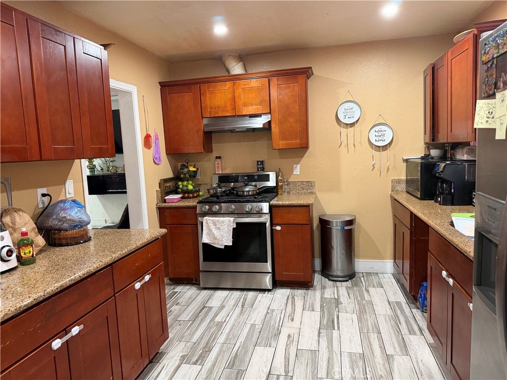 221 N Pearl, Compton, CA 90221 — photo 2
