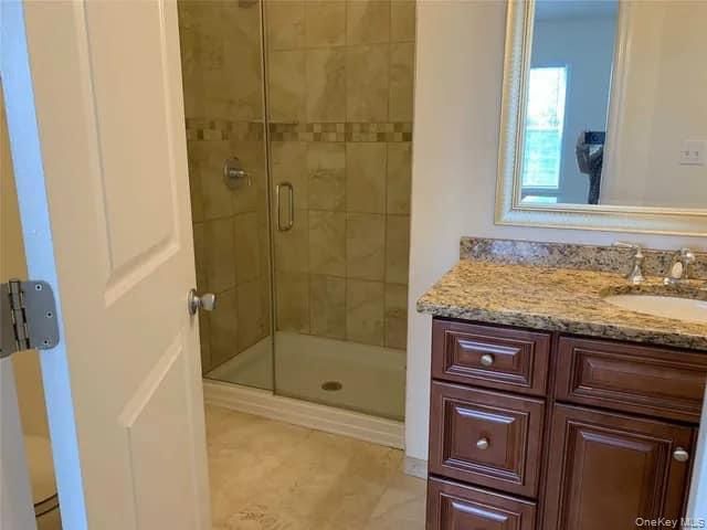 23 Nicole, Copiague, NY 11726