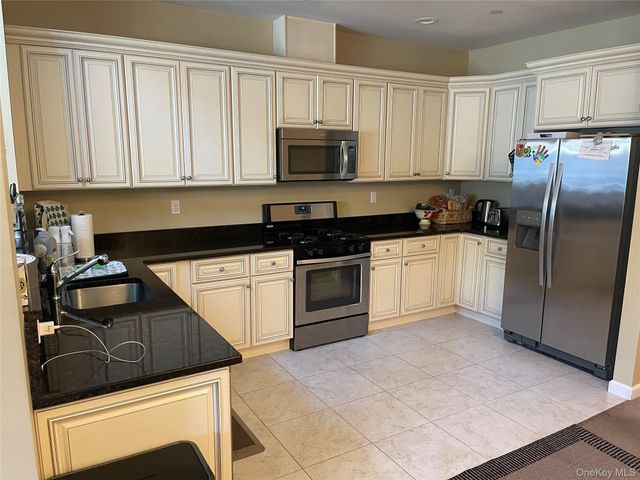 23 Nicole, Copiague, NY 11726