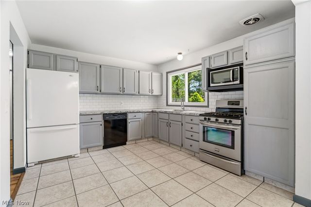 9883 Meldon Drive, Streetsboro, OH 44241