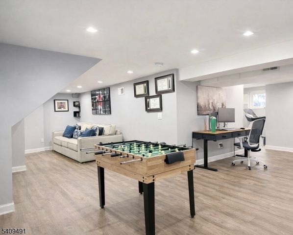 98 Weequahic Ave, Newark City, NJ 07112