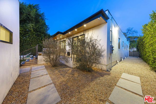123 S Kilkea Drive, Los Angeles, CA 90048