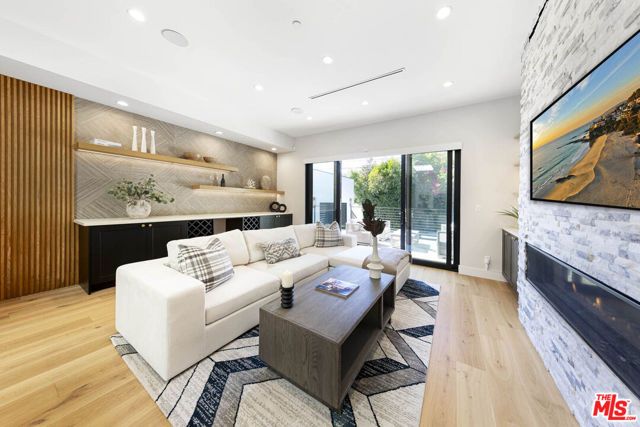 123 S Kilkea Drive, Los Angeles, CA 90048