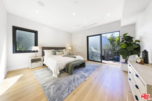 123 S Kilkea Drive, Los Angeles, CA 90048