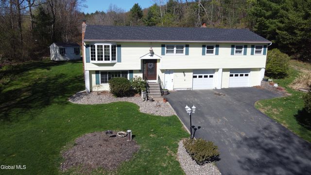 31 Sterup Drive, Pittstown, NY 12180