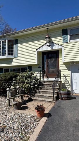 31 Sterup Drive, Pittstown, NY 12180