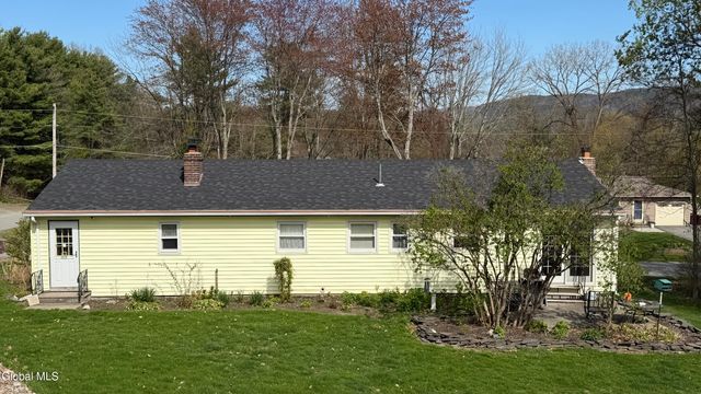 31 Sterup Drive, Pittstown, NY 12180