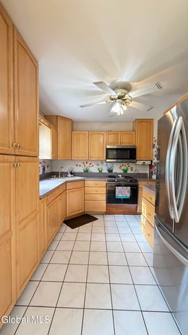 31 Sterup Drive, Pittstown, NY 12180
