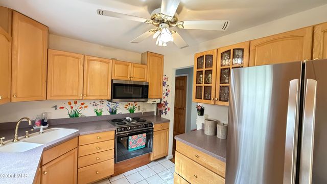31 Sterup Drive, Pittstown, NY 12180
