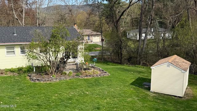 31 Sterup Drive, Pittstown, NY 12180
