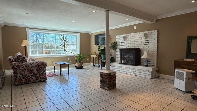 31 Sterup Drive, Pittstown, NY 12180