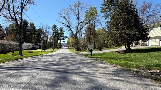 31 Sterup Drive, Pittstown, NY 12180