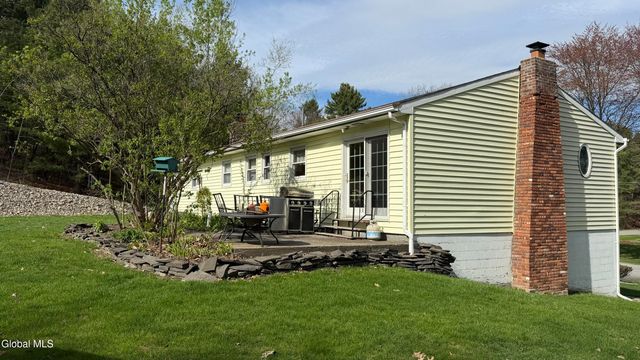 31 Sterup Drive, Pittstown, NY 12180