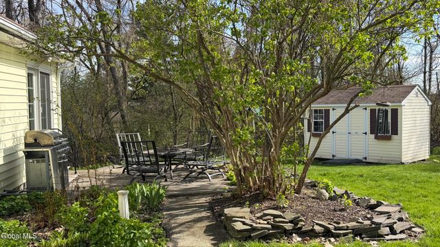 31 Sterup Drive, Pittstown, NY 12180