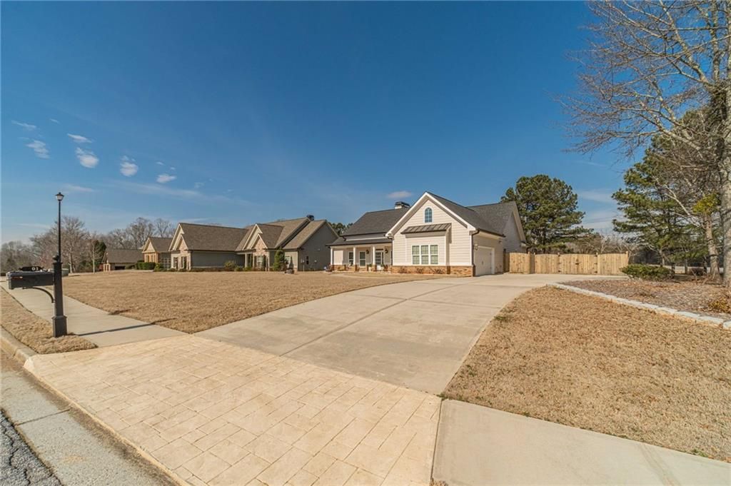 2301 Twin Oak Place, Monroe, GA 30656