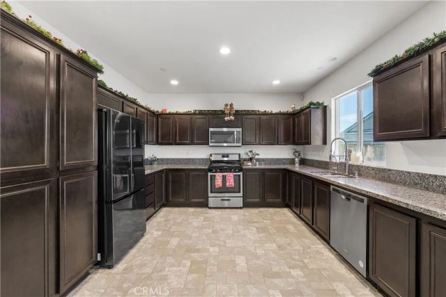 2517 San Madrid Way, Rosamond, CA 93560