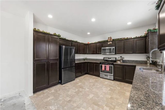 2517 San Madrid Way, Rosamond, CA 93560
