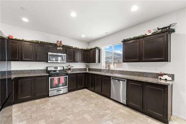 2517 San Madrid Way, Rosamond, CA 93560