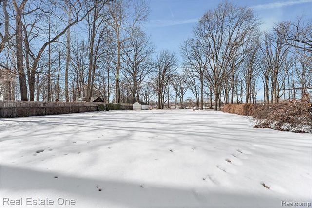 27811 Gilbert Drive, Warren, MI 48093