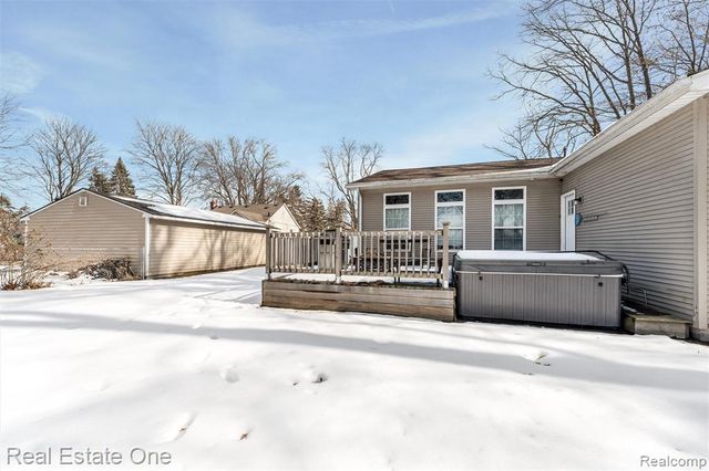 27811 Gilbert Drive, Warren, MI 48093