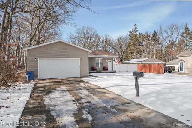 27811 Gilbert Drive, Warren, MI 48093