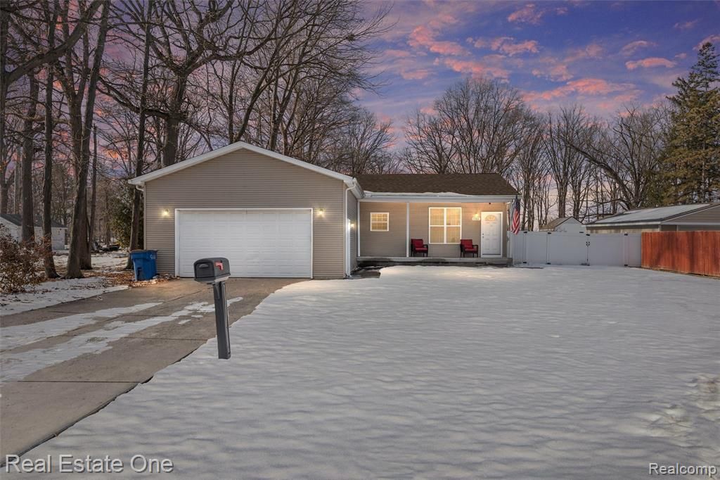 27811 Gilbert Drive, Warren, MI 48093