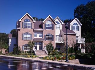 1 Pinnacle Drive 2, Port Jefferson, NY 11777