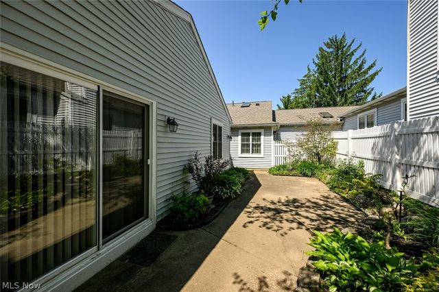 839 Sutton Place, Akron, OH 44313