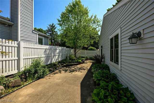 839 Sutton Place, Akron, OH 44313