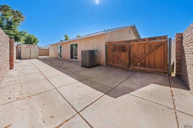 1420 E Sunset Ct, Yuma, AZ 85364