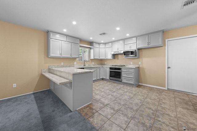 1420 E Sunset Ct, Yuma, AZ 85364