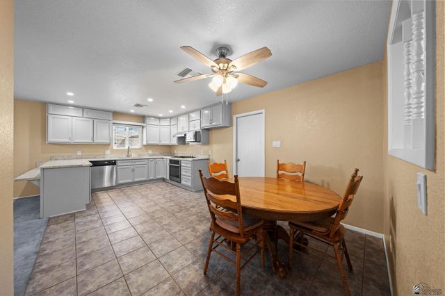 1420 E Sunset Ct, Yuma, AZ 85364