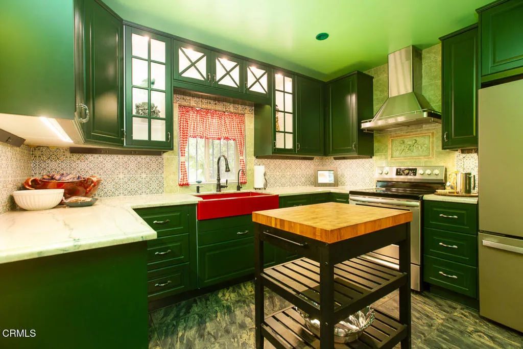 Image 10 of property listing at 11 N San Gabriel Canyon Road, Azusa, CA 91702