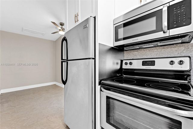 157 Curtiss Pkwy, Miami Springs, FL 33166