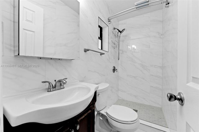 157 Curtiss Pkwy, Miami Springs, FL 33166