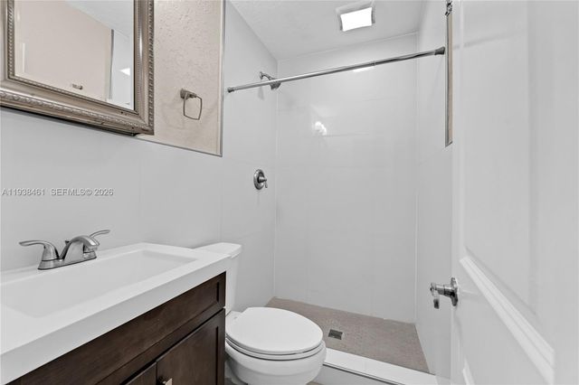 157 Curtiss Pkwy, Miami Springs, FL 33166