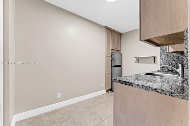 157 Curtiss Pkwy, Miami Springs, FL 33166