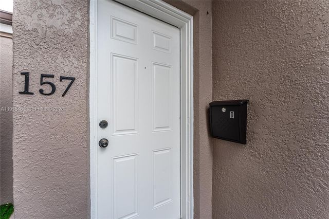 157 Curtiss Pkwy, Miami Springs, FL 33166