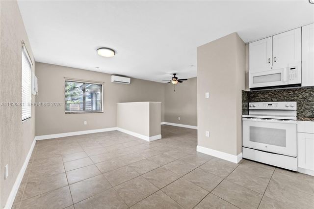 157 Curtiss Pkwy, Miami Springs, FL 33166