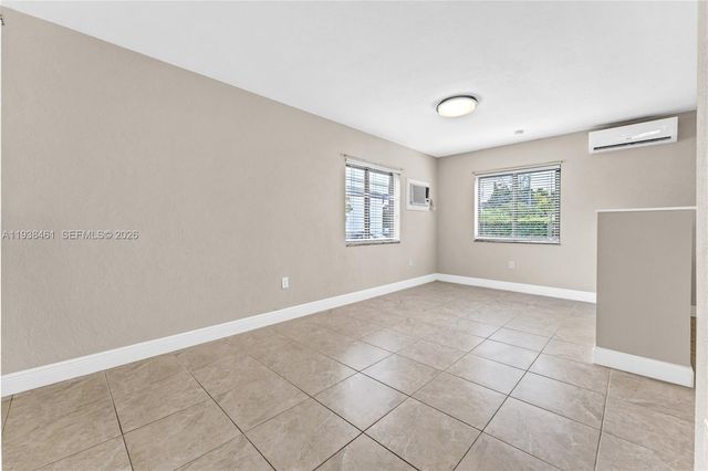 157 Curtiss Pkwy, Miami Springs, FL 33166