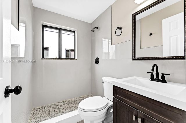 157 Curtiss Pkwy, Miami Springs, FL 33166