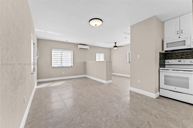 157 Curtiss Pkwy, Miami Springs, FL 33166